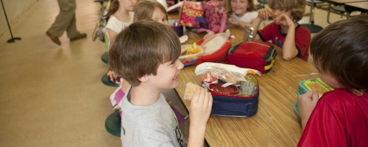 eliminacion-plasticos-un-solo-uso-cafeteria-escolar